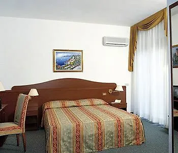 Hotel London 3*