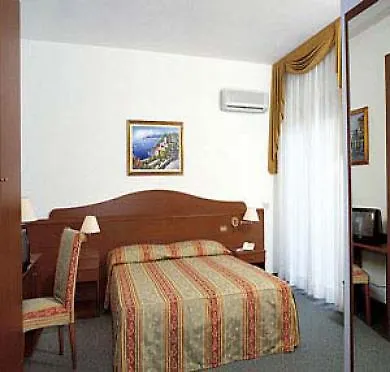 London Hotel 3*